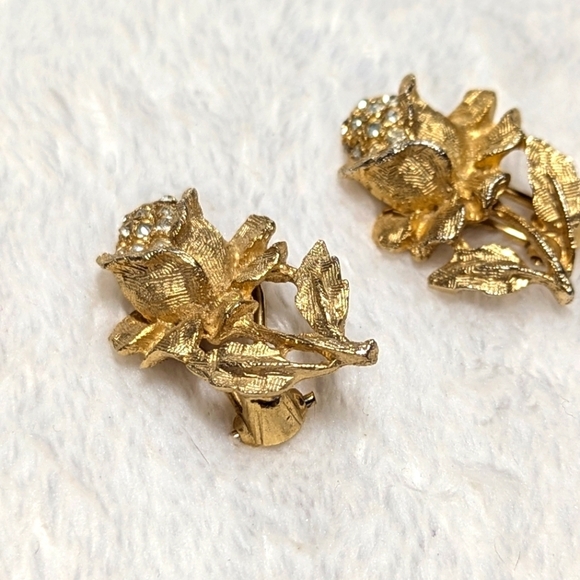 Vintage 60's/70's Goldette Floral Rhinestone Clip Earrings - Picture 4 of 9